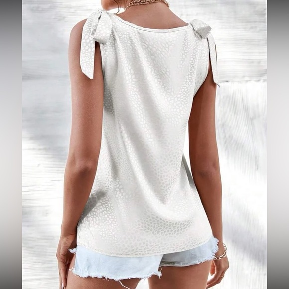 Boho Leopard Print Satin Sleeveless Blouse - Picture 4 of 16